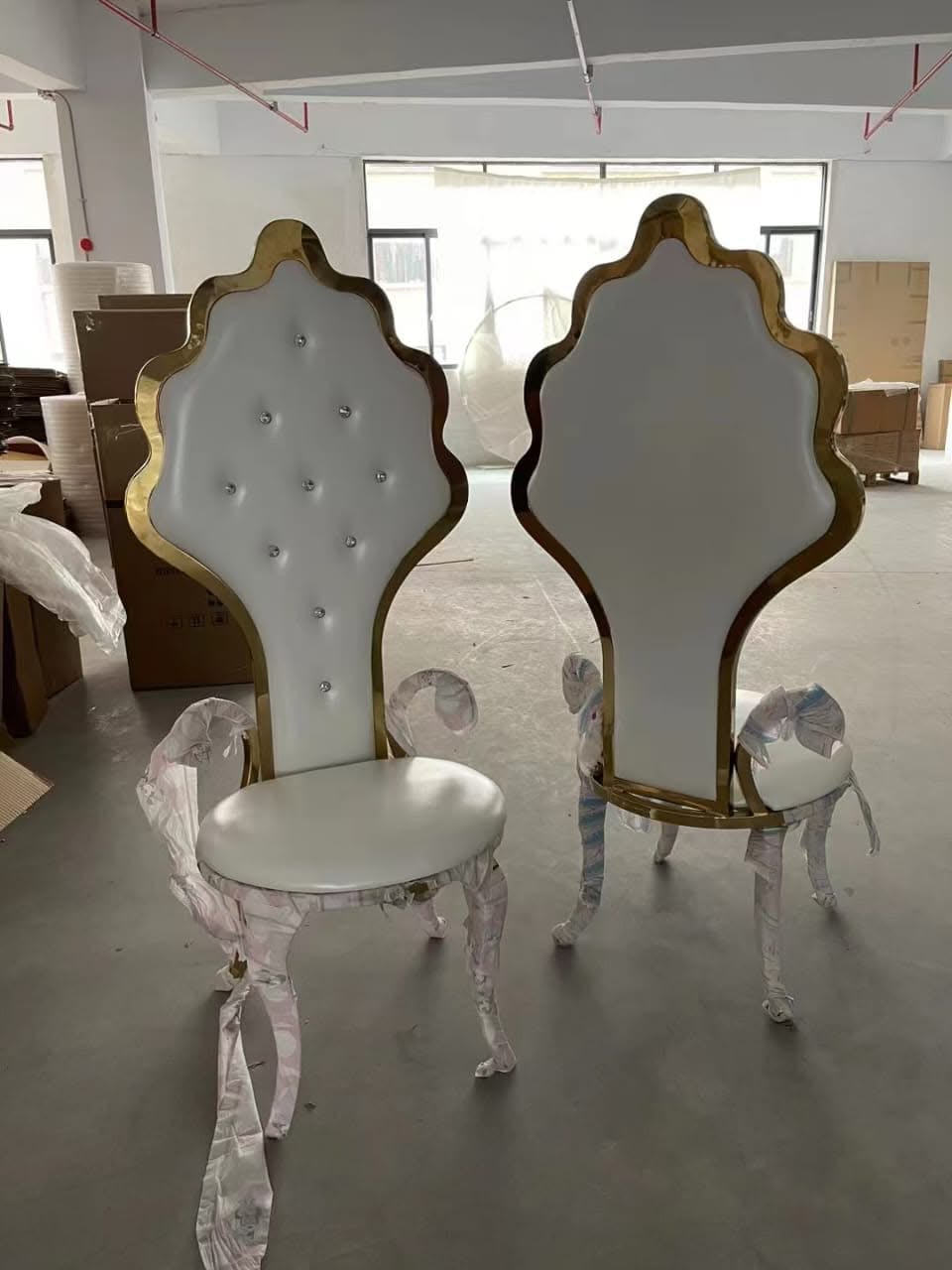 Chaises trône royales (Paire blanc & or)